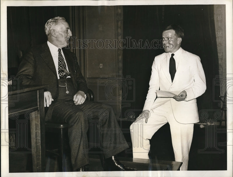 Load image into Gallery viewer, 1937 Press Photo Politicians talk strike trouble in Ohio
