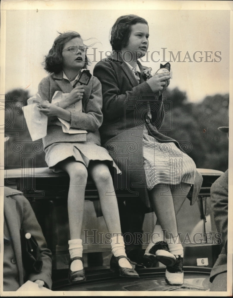 Load image into Gallery viewer, 1936 Press Photo Gloria Vanderbilt after illness
