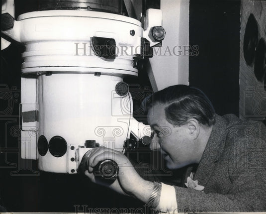 1966 Press Photo International Boat Show Submarine Periscope Being Used