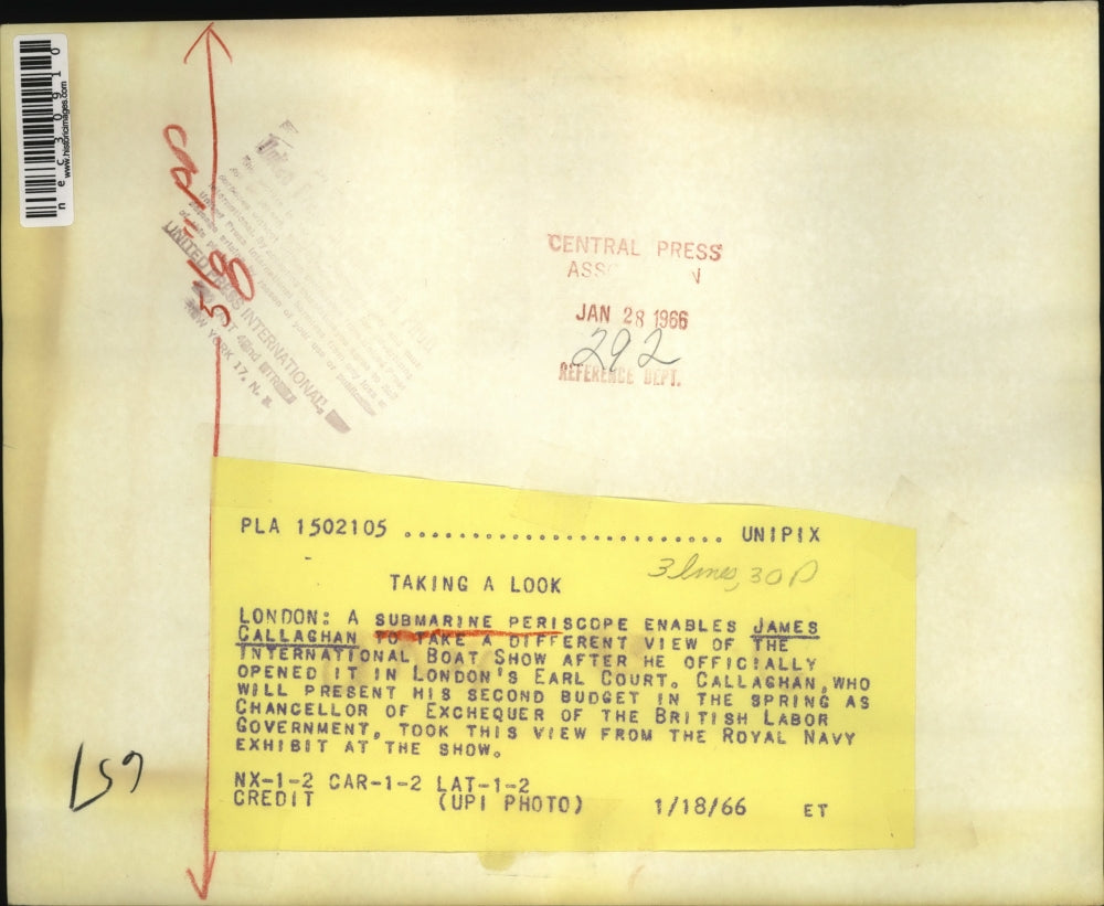 1966 Press Photo International Boat Show Submarine Periscope Being Used