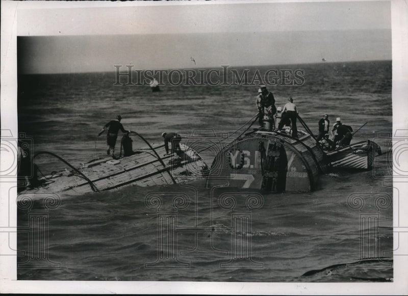 Load image into Gallery viewer, 1939 Press Photo Sailfish rips loose from patoons - nec30993
