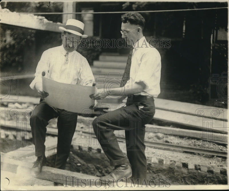 Load image into Gallery viewer, 1919 Press Photo City manager Osborn
