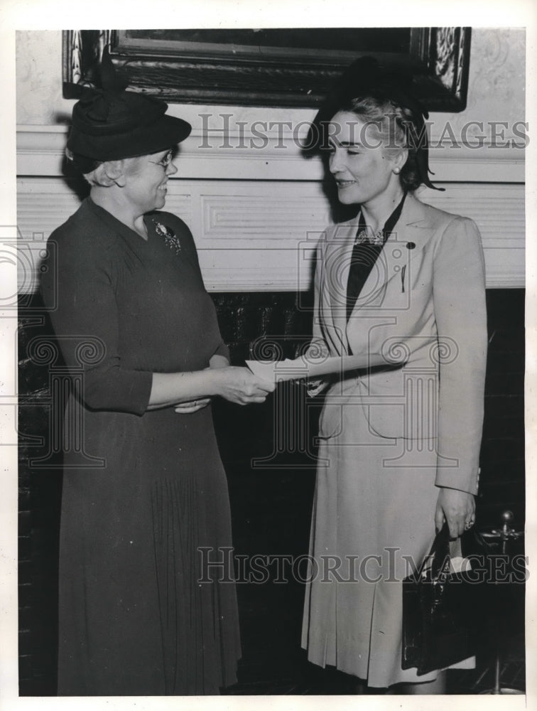 1941 Press Photo Ana Rose De Martinez-Guerrero Director Of Womens Division- Historic Images