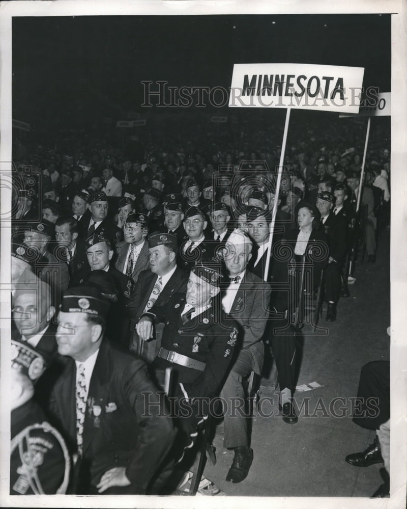 Load image into Gallery viewer, 1947 Press Photo Minn. delegates at American Legion convention
