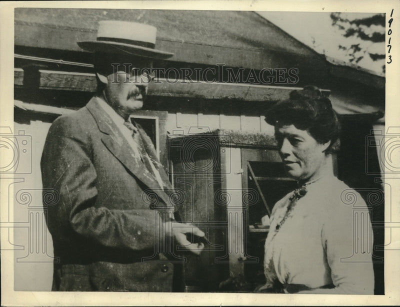 Load image into Gallery viewer, 1922 Press Photo George Willis, Paymaster, Messengers Of The Boston News Bureau
