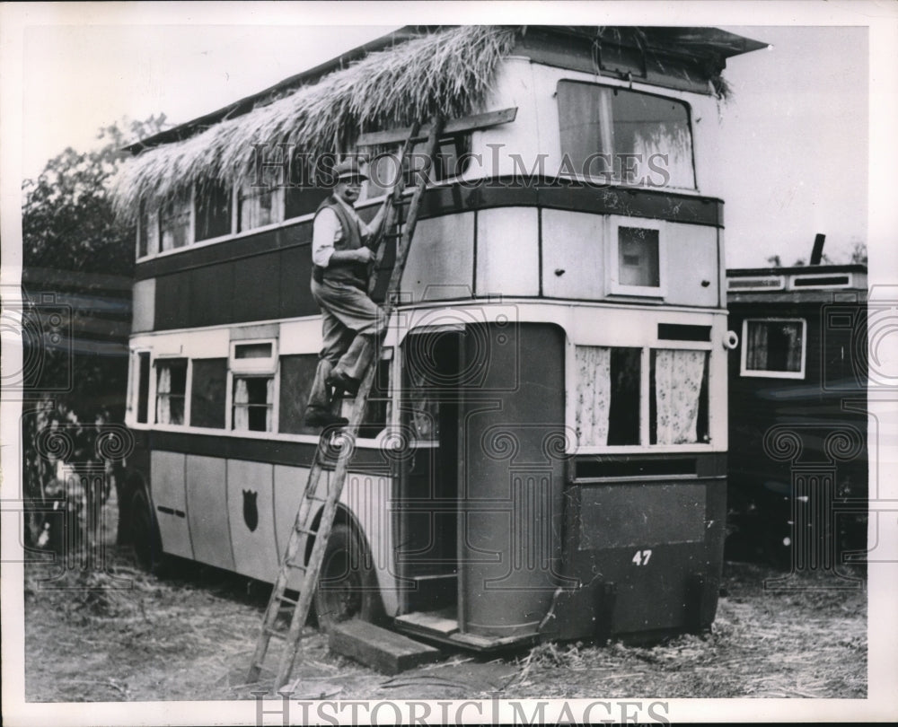 1951 Press Photo Bus Transfer- Historic Images