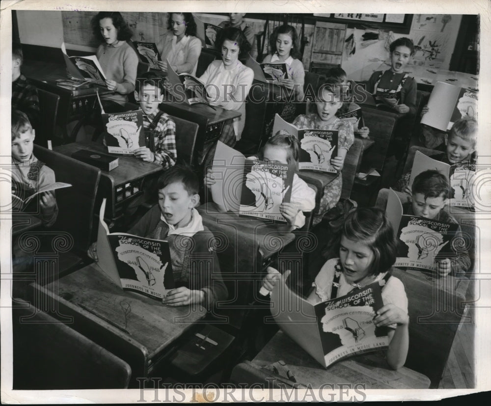 1948 Press Photo Children of Big City and Country Schools - nec31932