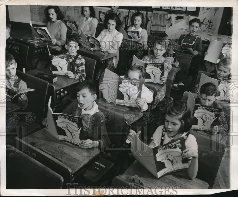 Load image into Gallery viewer, 1948 Press Photo Children of Big City and Country Schools - nec31932
