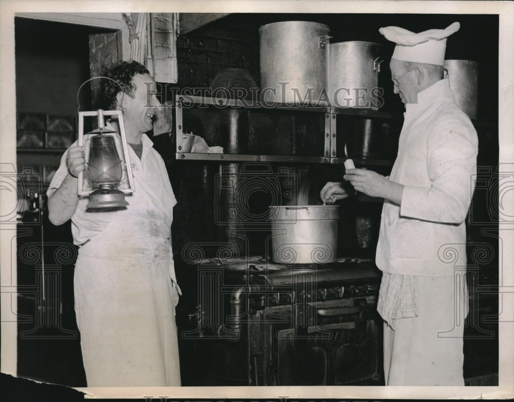 1937 Press Photo Check Cooking By Candle After Welfare Island Darkened by Gale