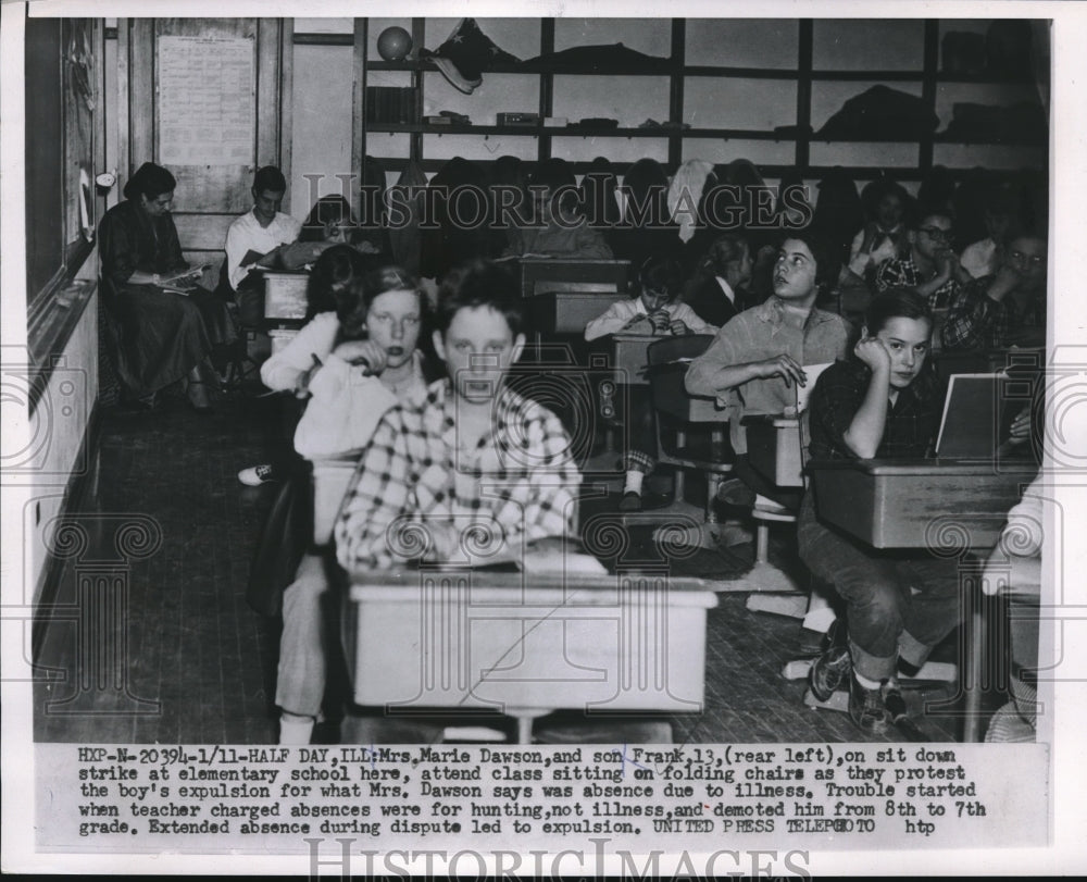 1954 Press Photo Mrs. Marie Dawson and Son Frank On Sit Down Strike at School