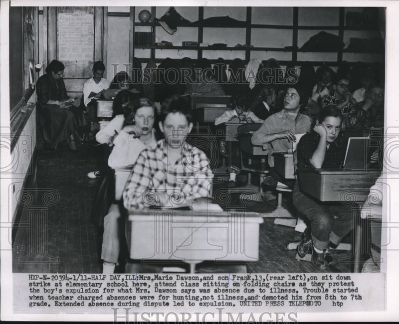 Load image into Gallery viewer, 1954 Press Photo Mrs. Marie Dawson and Son Frank On Sit Down Strike at School
