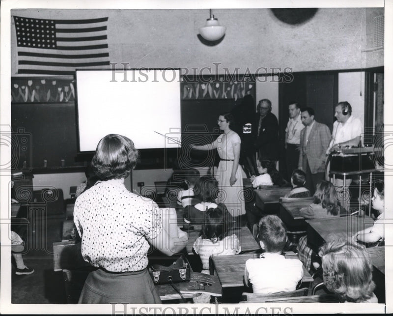 Load image into Gallery viewer, 1956 Press Photo Magdalen Donnelly, 5th Grade Bay City teacher in classroom
