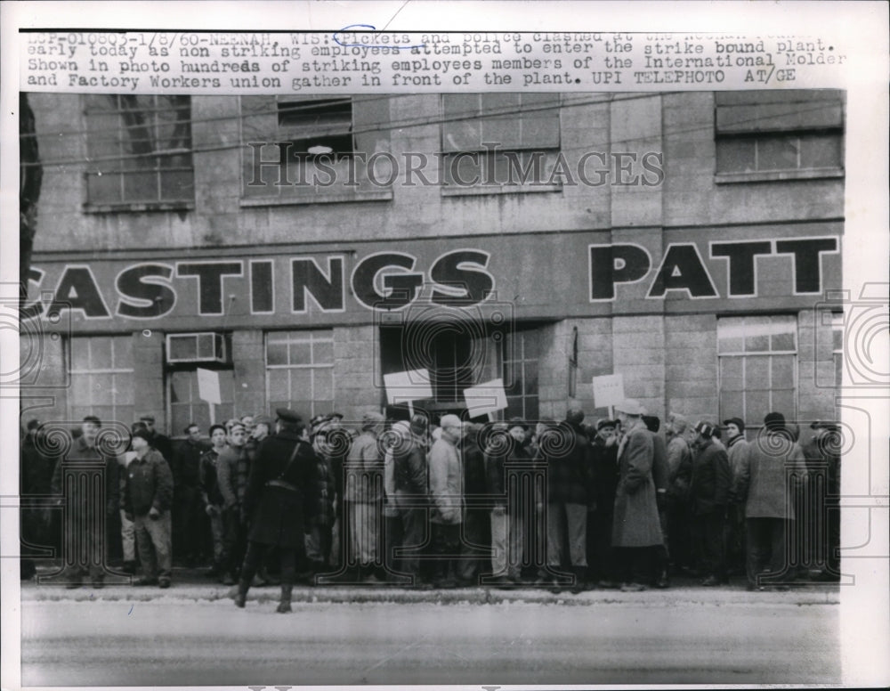 1960 Press Photo International Molder and Factory Workers Union Gather & Picket