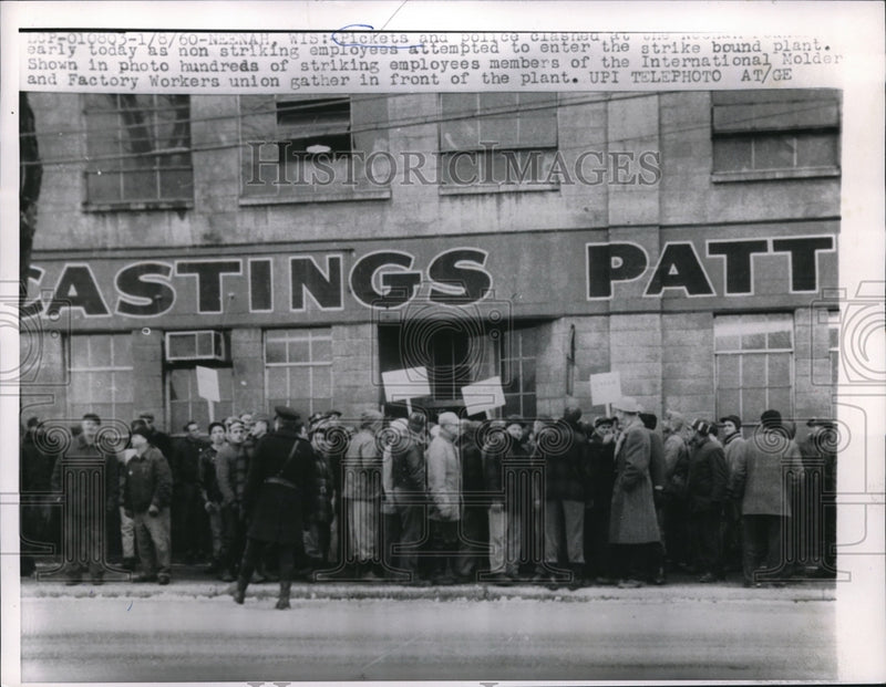 Load image into Gallery viewer, 1960 Press Photo International Molder and Factory Workers Union Gather &amp; Picket
