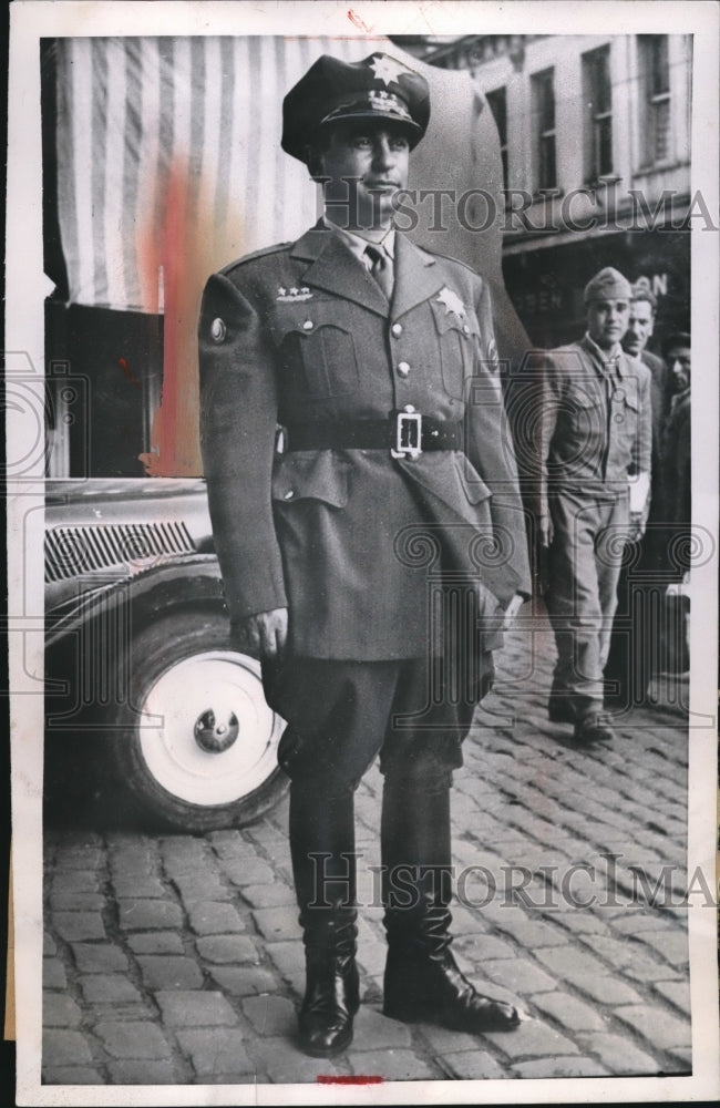 1952 Press Photo Turkish officer in new American Style Uniform. - nec32314