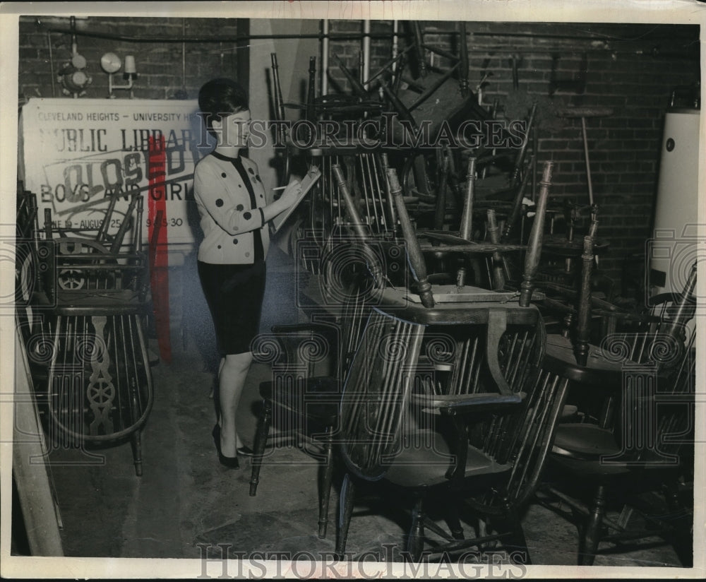 1968 Press Photo Mrs Nancy Warehany Cleveland Hts Library - nec32372