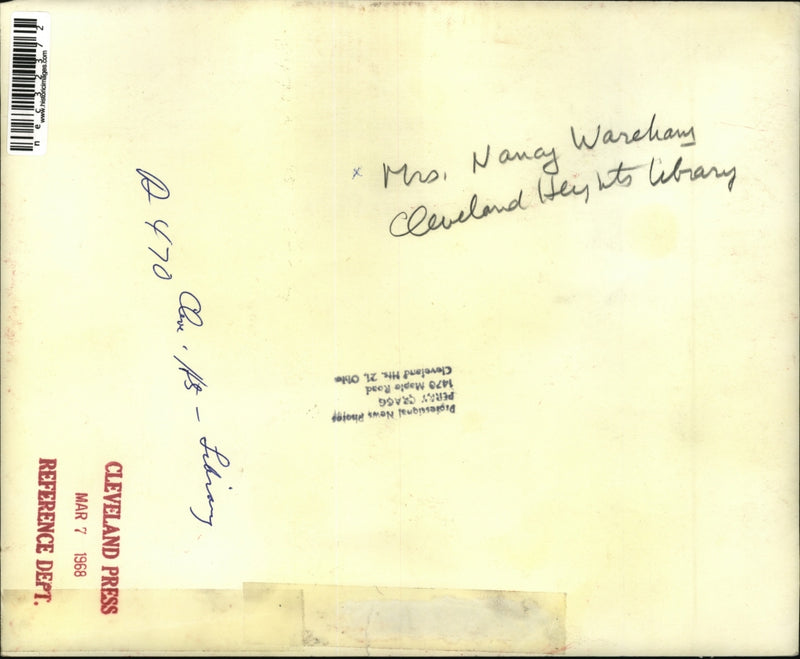 Load image into Gallery viewer, 1968 Press Photo Mrs Nancy Warehany Cleveland Hts Library - nec32372
