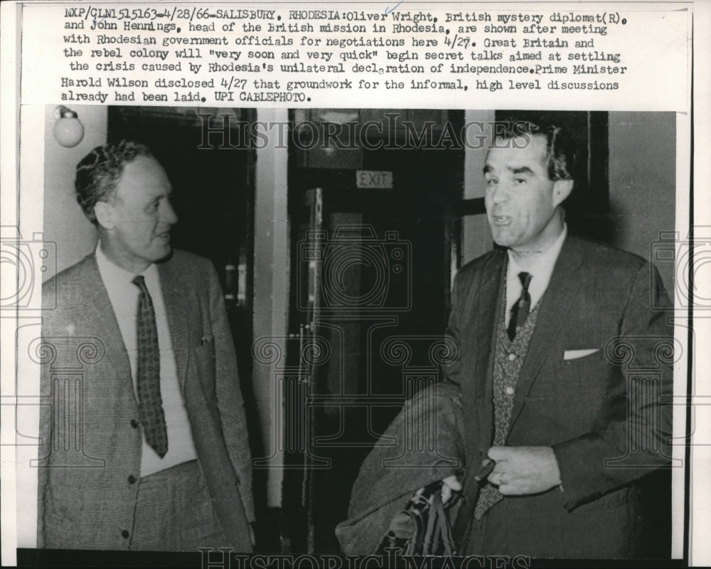 1966 Press Photo British diplomat Oliver Wright and mission head John Hennings