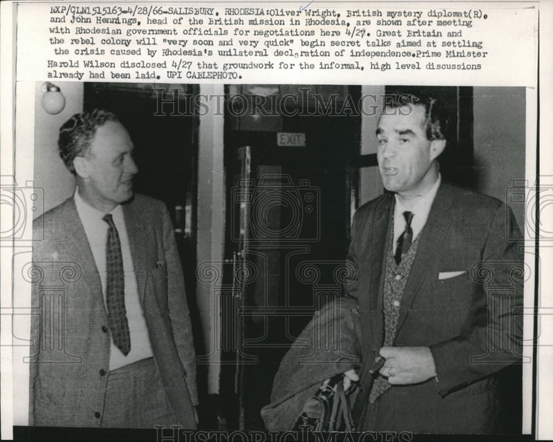 Load image into Gallery viewer, 1966 Press Photo British diplomat Oliver Wright and mission head John Hennings
