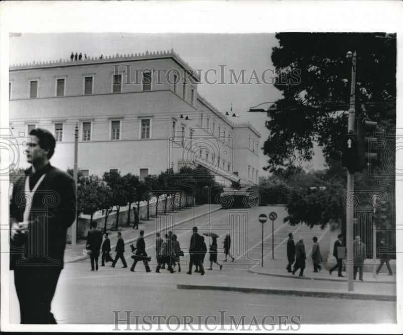 Load image into Gallery viewer, 1967 Press Photo Athens, Greece citizens near Parliament building
