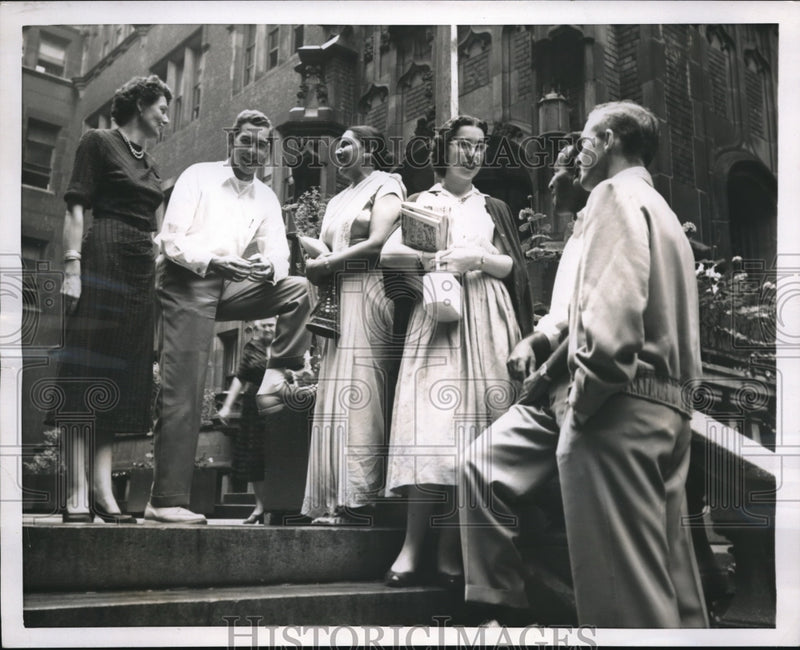 Load image into Gallery viewer, 1954 Press Photo Stare &amp; Regional clubs of Columbia University meet on steps
