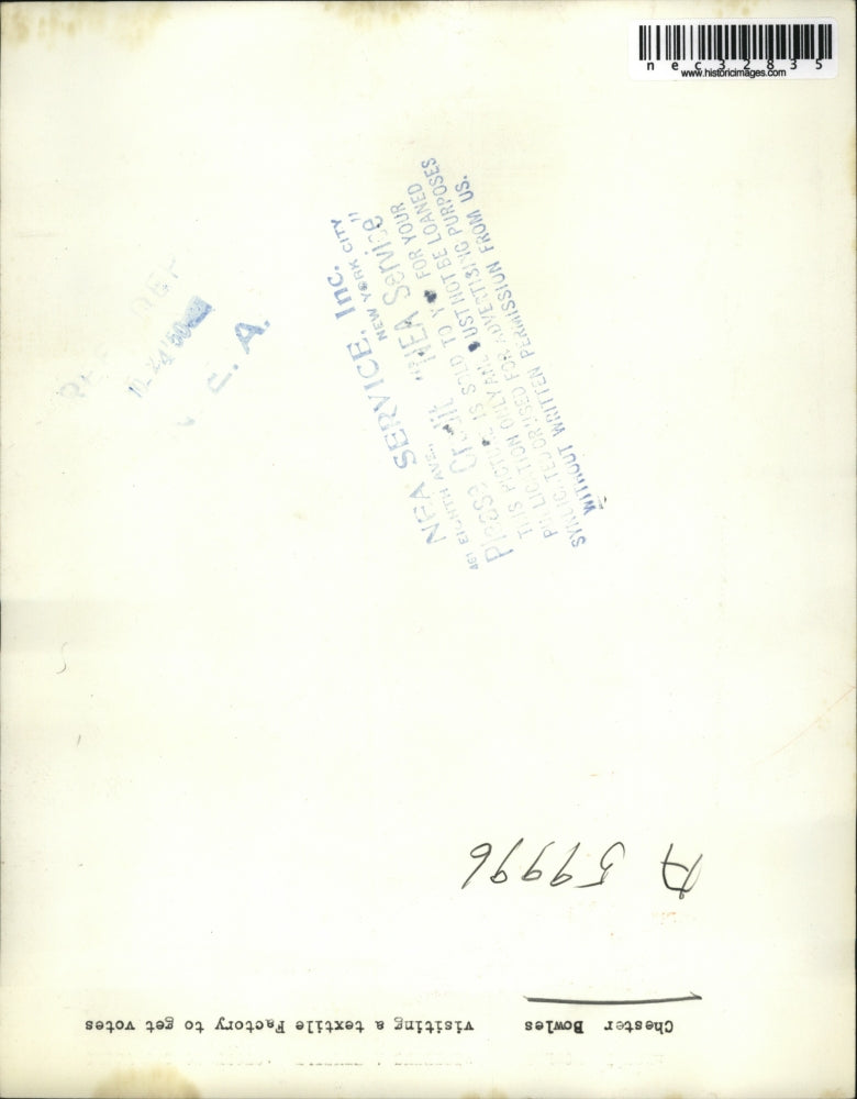 1950 Press Photo Chester Bowles, Conn Gov visits textile factory - nec32835