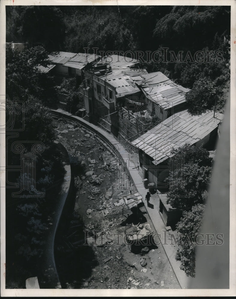 1953 Press Photo Slum area in Caracas along an open drain - nec33793- Historic Images