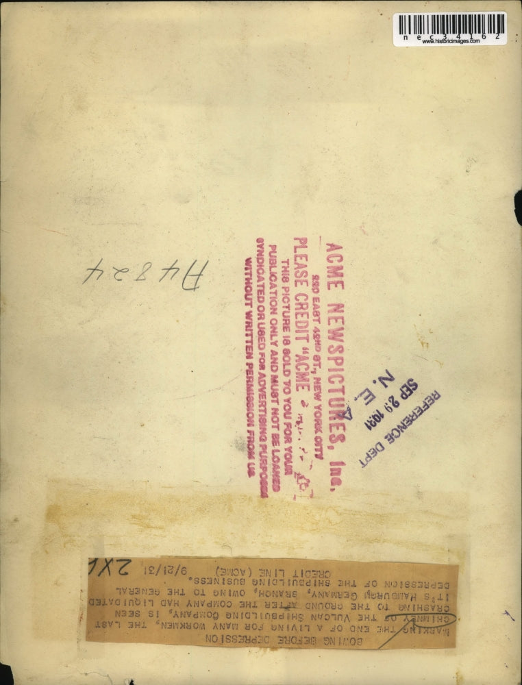 1931 Press Photo Vulcan Shipbuidling Company Hamburg, Germany last chimney fall