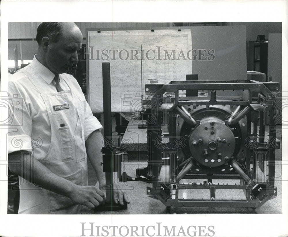 1961 Press Photo IBM Federal Systems Space Guidance Center Owega New York - Historic Images