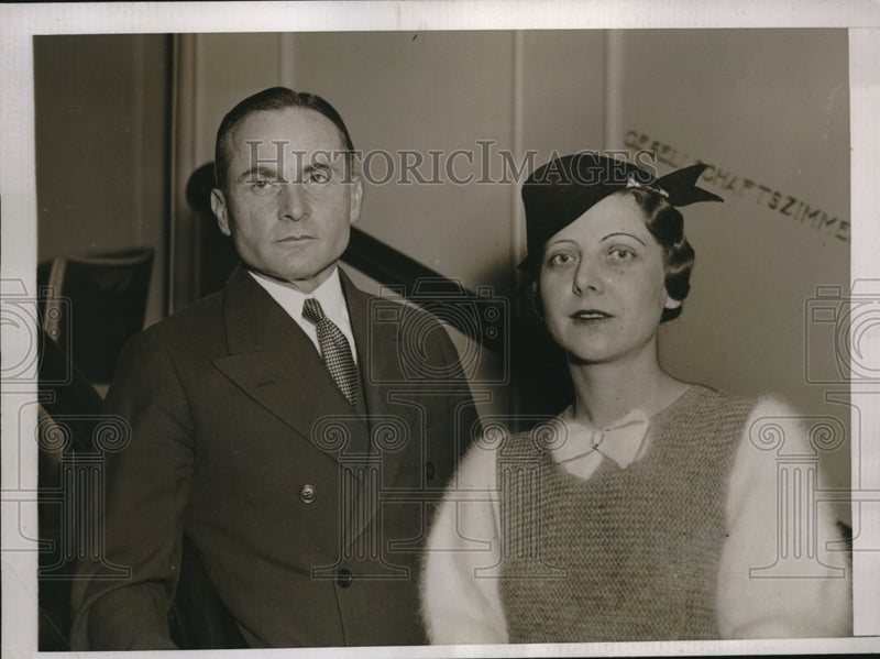 Load image into Gallery viewer, 1935 Press Photo Herman Cron And Wife Game Hunters Back From Africa
