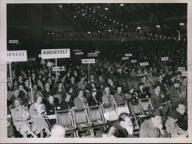 Load image into Gallery viewer, 1936 Press Photo Delegates At Northwestern University Mock National Convention
