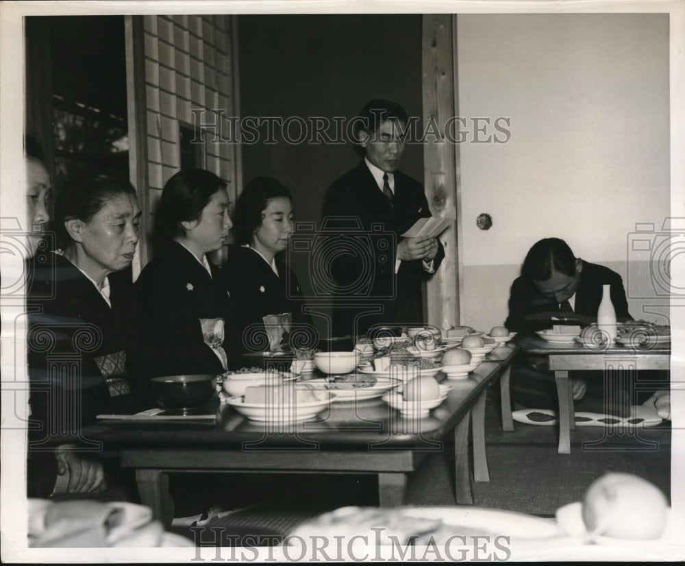 1948 Press Photo SAki ceremony at a Japanese wedding ceremony
