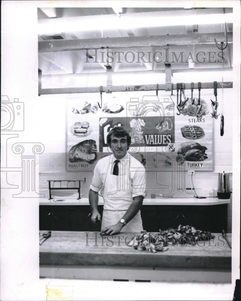 1971 Press Photo Bruce Nicholson, Butcher