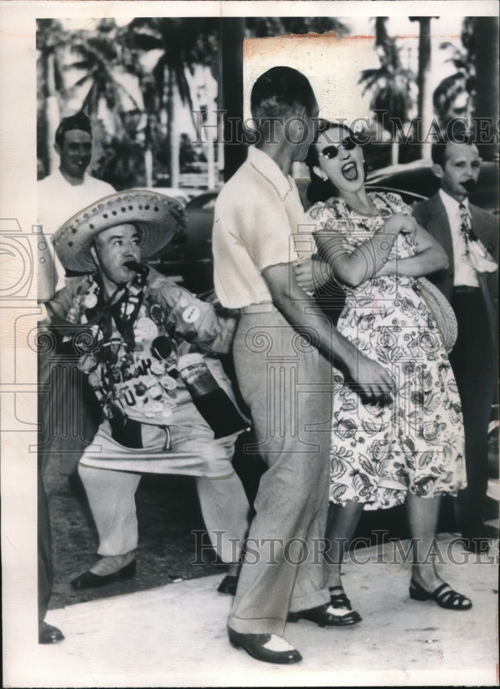 1948 Press Photo Dressed In Mexican Garb Milton Callahan Surprises