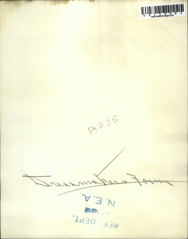 1949 Press Photo Dressmaker Fits Curvy Model Into Gown Using FOrm