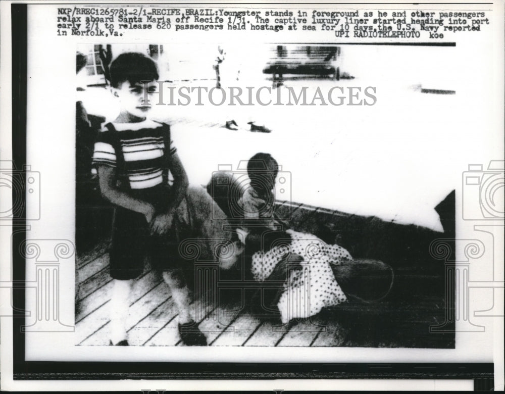 1961 Press Photo Passengers Relax Aboard Santa Maria off Recife Brazil- Historic Images