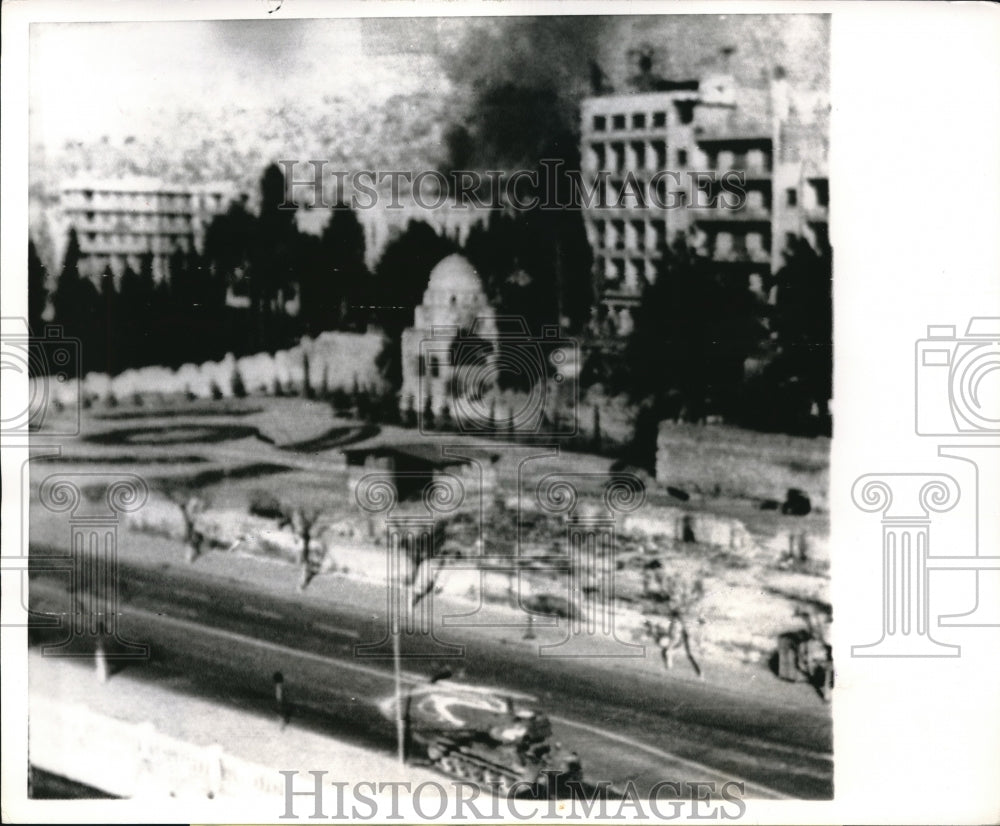 1966 Press Photo Syrian tank patrols main street Damascus - nec34815- Historic Images