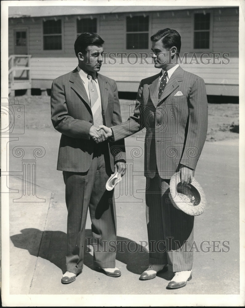 1941 Press Photo Neighbors Robert McMurray & James Cleary
