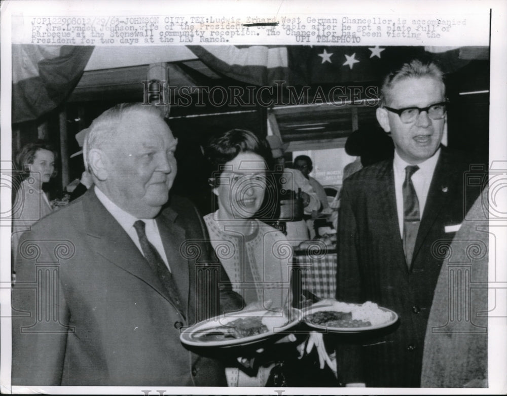 1963 Press Photo West German Chancellor Ludwig Erhard At Barbecue- Historic Images