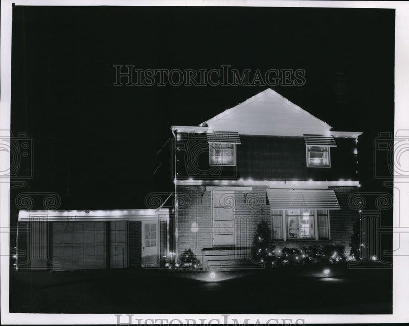 Load image into Gallery viewer, 1956 Press Photo Christmas lights
