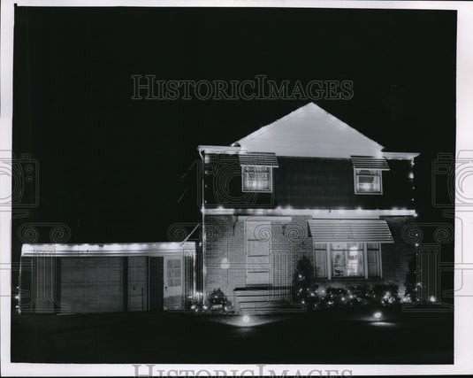 1956 Press Photo Christmas lights