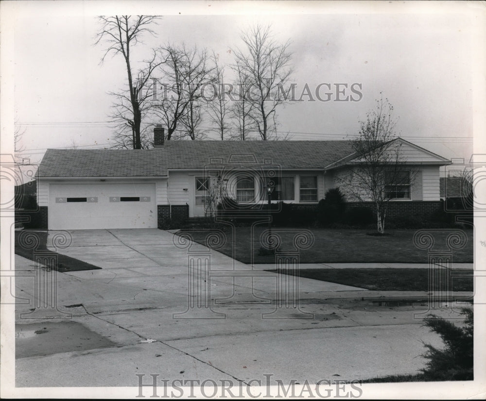 Press Photo House and Lot at Kenton Circle.