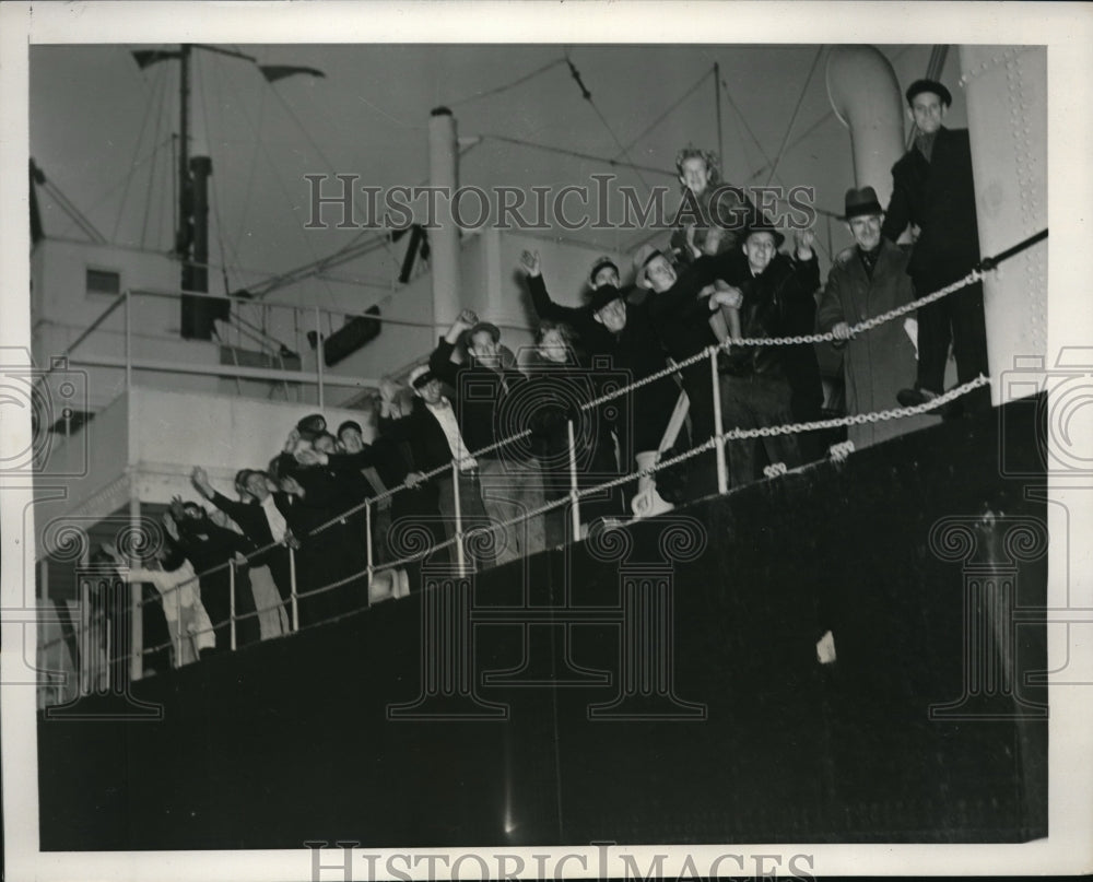 1938 Press Photo Rescued Norwegian Seaman arrive on American Ship Schodack- Historic Images