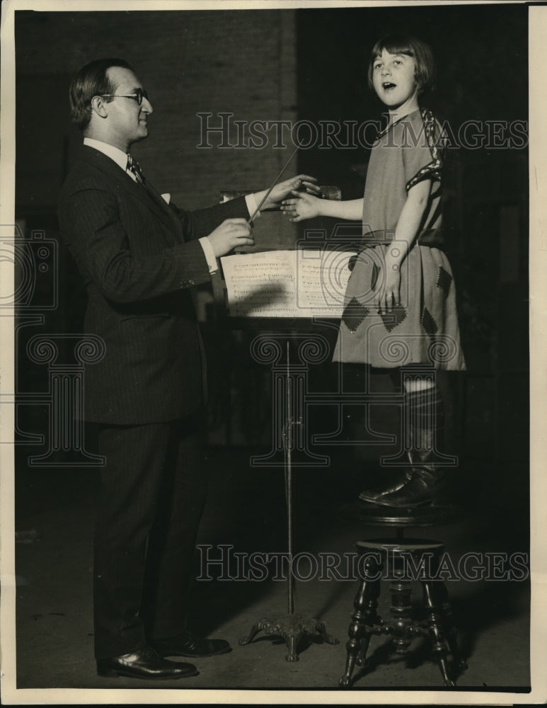 1923 Press Photo Betty Gulick Sings My Mothers Lullaby To Harold Levy