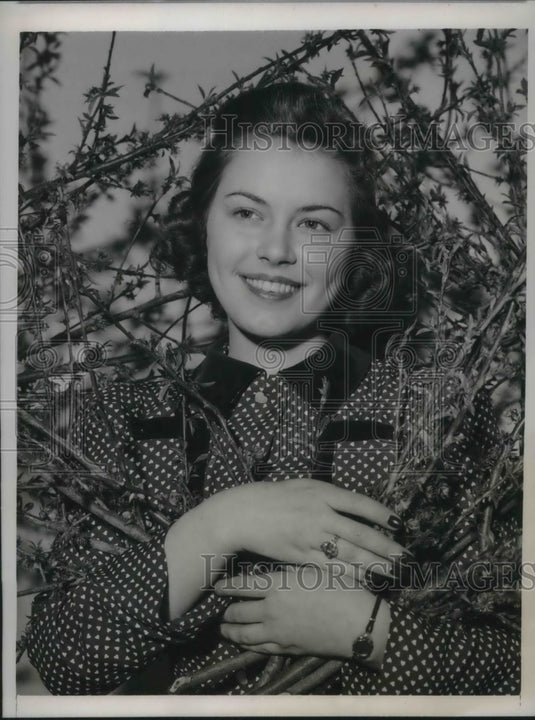 1941 Press Photo Chicago,Eva June McIntyre for Chamber of Commerce peach crop
