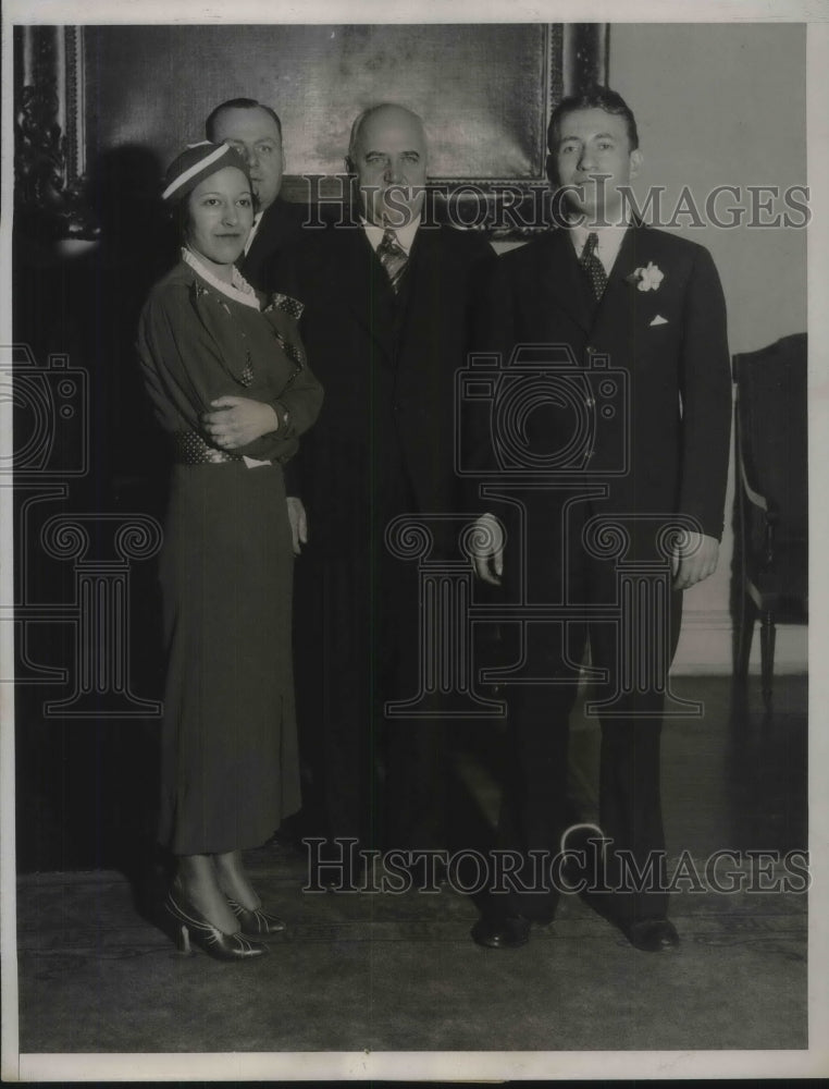 1933 Press Photo Mayor with Brooklyn married couple