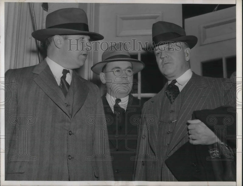 Load image into Gallery viewer, 1941 Press Photo Michigan Gov Murray Van Wagner Meets With President Roosevelt
