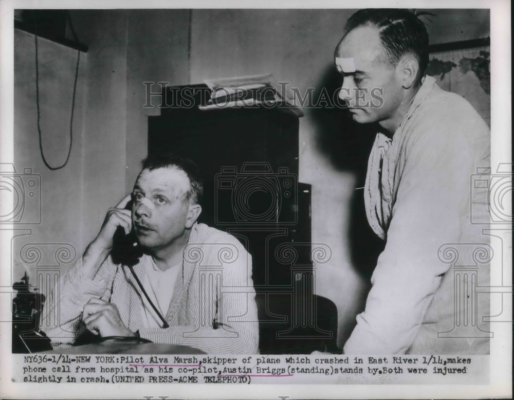 1952 Press Photo Plane Crashed Survivors