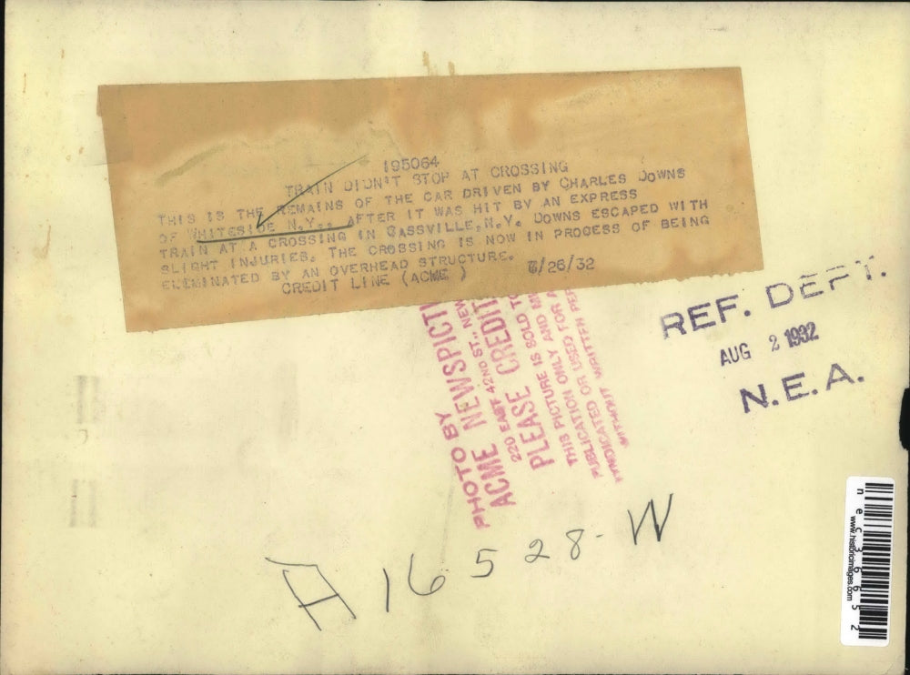 1932 Press Photo Car driven by Charles Downs Hit By Express Train