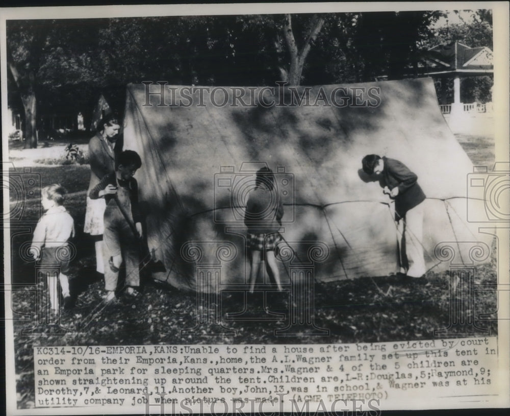 1947 Press Photo A. L. Wagner family set up a tent in KS after court eviction